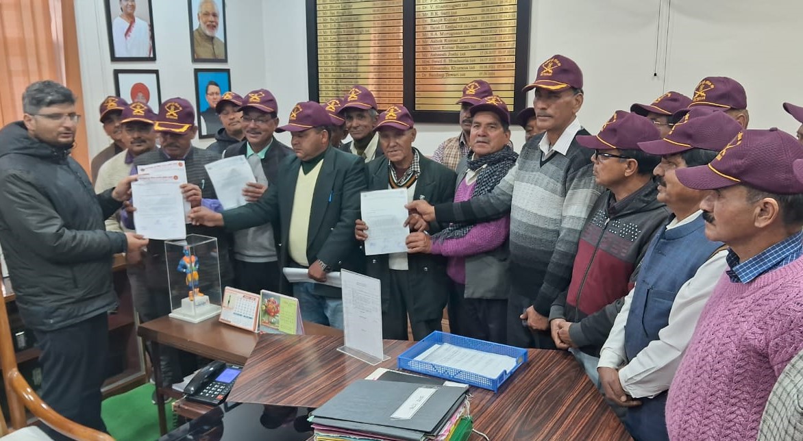 पूर्व सैनिकों ने ऋषिकेश में पूर्व सैनिक व उसके परिवार पर हुए हमले का किया विरोध